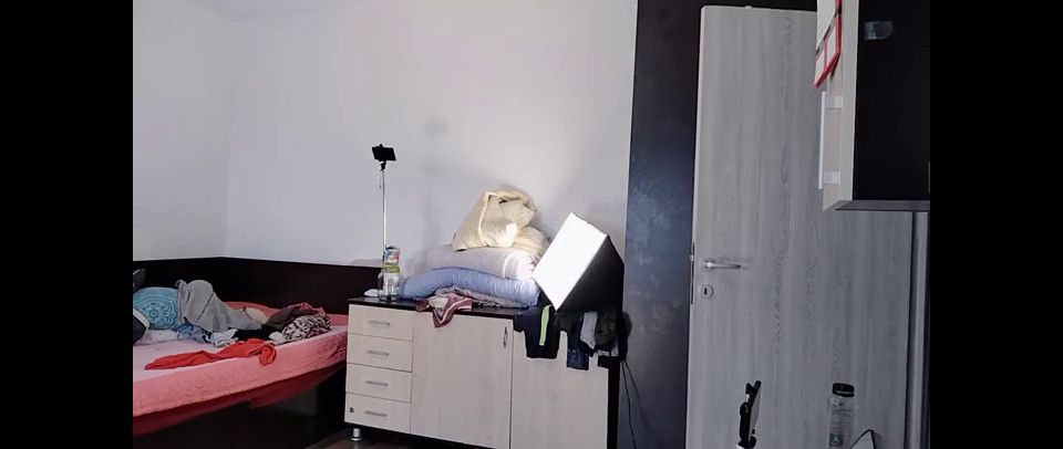 PinkyMadame - Amateur mom has fun trying on clothes and cutting them.