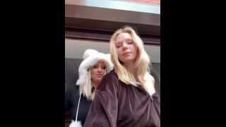 milf Leahgoeswilde LeahGoesWilde Teases her Perfect Naked Body in Revealing Video-1