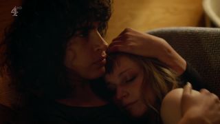 Desiree Akhavan, Niamh Algar - The Bisexual s01e04 (2018) HD 1080p - (Celebrity porn)-7