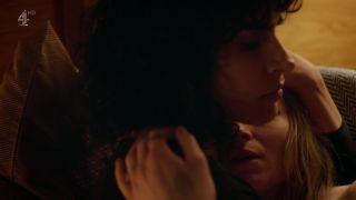 Desiree Akhavan, Niamh Algar - The Bisexual s01e04 (2018) HD 1080p - (Celebrity porn)-9