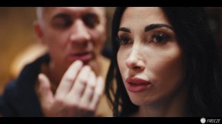 7115 Clea Gaultier - Tour Guide-2
