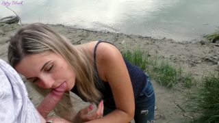 7158 Outdoor Public Blowjob In The Rain - Almost Caught On Th...-2