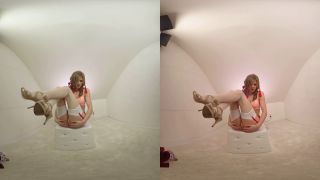 210  Teen Babe Sarah Kay Masturbate In Whitebox With Dildo  3DVR180-2