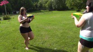 Lily Belle, Sarah Rae - Squirt Gun Fight - Handpicked Jerk - Off Instruction - Stroking-1