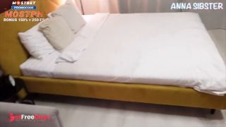 Due to a Booking Error, I Spent the Night with a Stranger.-2