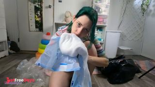 Diaper Trash squishing-3