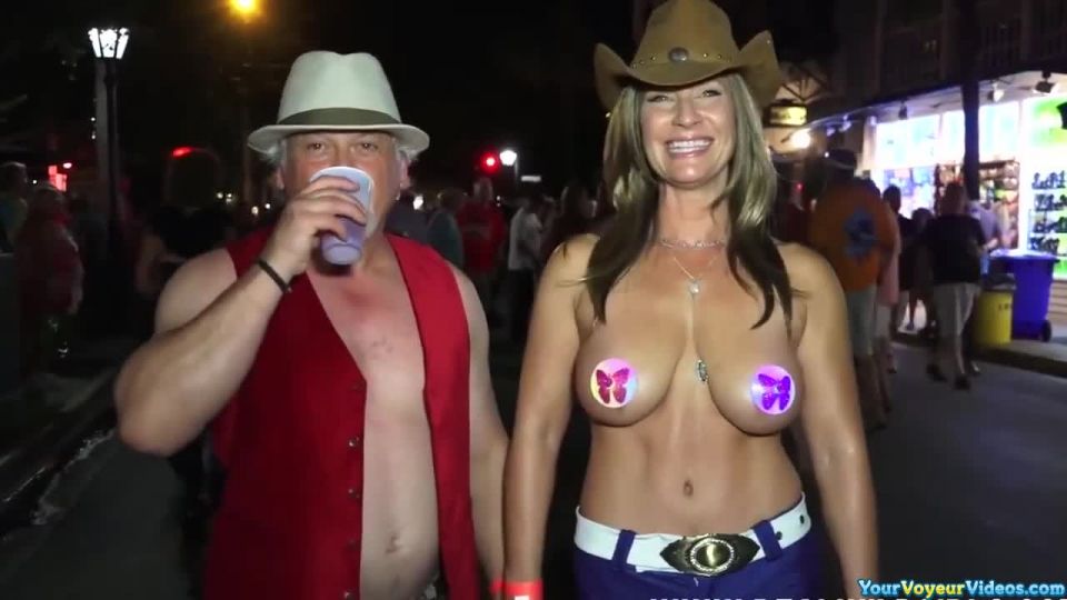 Fantasy fest flashing women