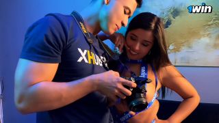 Video Sensual Latina MILF Seducing Young Photographer Angelcruzxx A...-2
