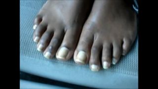 free video 20 Hood milf clear toenails - ebony feet - public big black butt porn-4