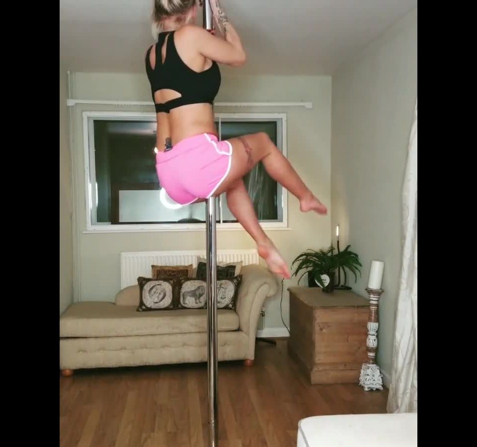 LouLou Petite Louloupetite - pole dancing video building my strength up in my tight lil shorts 23-03-2018