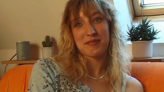 Blonde milf bessert ihr taschengeld auf solo casting german in....-1