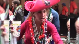 Neverbeforeseen Mardi Gras Girls Flashing Pussy And Tits On The Streets Of New  Orleans-3