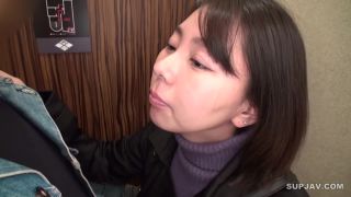 FC2PPV 3183042 【無修正】年下クンのデカチンに欲情が止まらない美魔女の人妻。2年ぶりにマンコ舐められ快楽止まらず荒い息遣いでイキ狂う！旦那発狂悲しく光る結婚指輪…-2