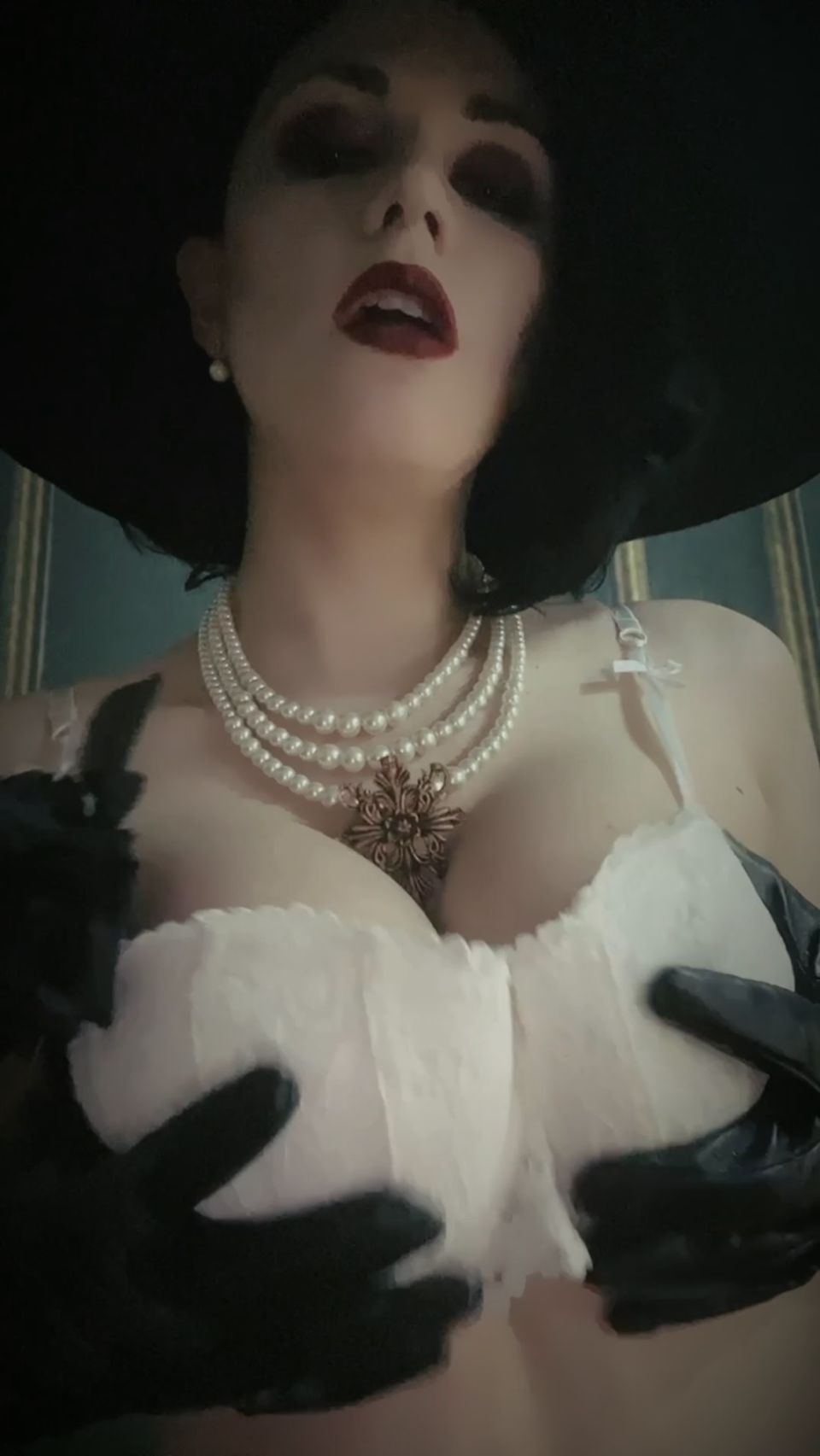 veronicavip 2024-06-24 Lady Dimitrescu sucks you dryyyy   no explanation needed v 1