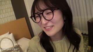 Reducing Mosaic 200GANA-3242 マジ軟派、初撮。 2191 イチゴをエサにメガネが似合う色白の真面目系素人をナンパ！見た目に反して不倫経験あり！パンツの下はアナルまでビッチリの剛毛！真面目だから要求されるとアナルまでルまで舐めちゃう従順っぷり！最後は俺の練乳をお顔にお見舞いしてやったw-3