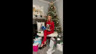 Look At All The Wonderful Gifts I Got.-5