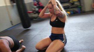 Barbie vs Iron: Powerlifter vs Bodybuilder-5