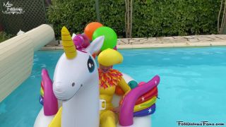 Latex Inflatable Wig At The Pool Quick View Porn - New Se...-3