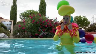 Latex Inflatable Wig At The Pool Quick View Porn - New Se...-5