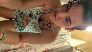 Queen Ruby Crimson - GET DRESSED WITH ME in public bathroom {TEASE}-6