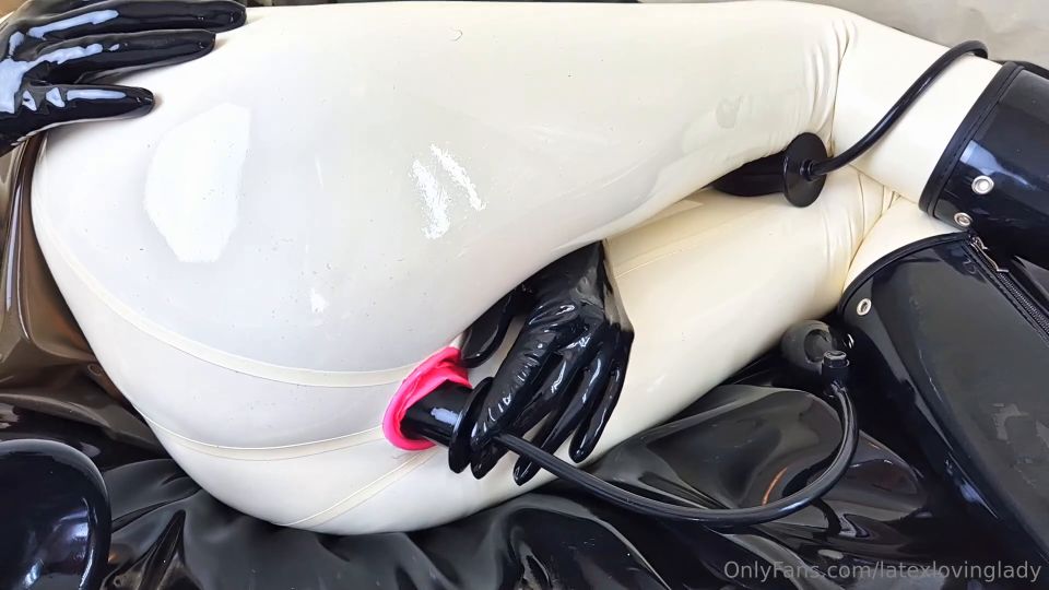 Latexlovinglady - My poor rear took some pretty big toys ...