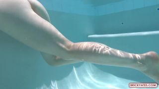 Girlfriend squirts in the pool while her boyfriends on the phone - [Hardcore porn]-1