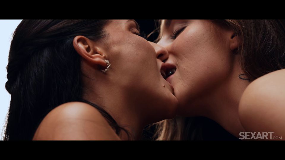 Betzz & Ambar Lapiedra - Midnight Mystique - Lesbians