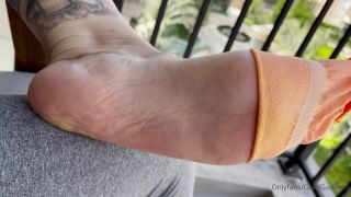 online adult clip 26 grazigoddess 16 05 2021 2111113516 pezao suado depois do treino on feet porn old foot fetish-3