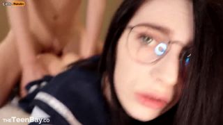 Online porn - My Friend Fucked me while I was Scrolling Twitter! teens-2