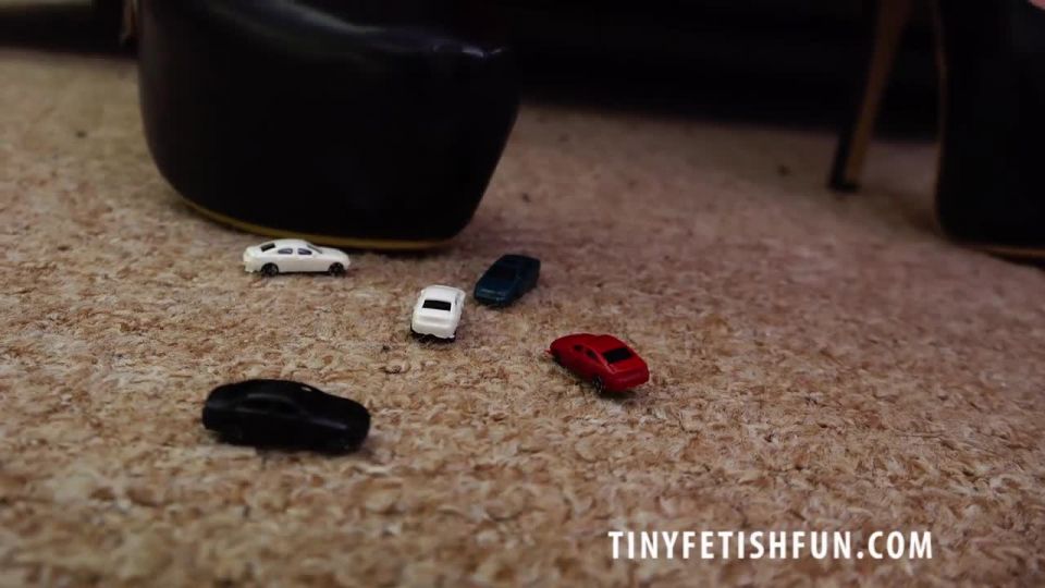 adult video clip 33 Tiny Fetish Fun – Brunette Giant Faye Taylor Crouches Low Down To The Carpet To Investigate Where The Sound Is Coming From, free femdom cams on pov 