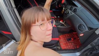 [K2S.CLUB] BettDuett - Pärchenfick im Auto versüßt die Wartezeit - FullHD 1080P-8