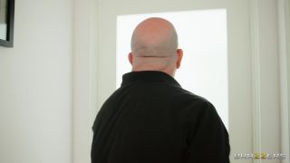 Wife And Stepdaughter Want Delivery Guy'S (Big Ass porn) Sinatra Monroe, Elizabeth Skylar-0