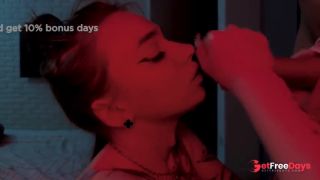 POV Сделала своему парню глубокий слюнявый минет перед сном-6