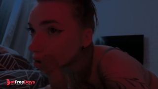 POV Сделала своему парню глубокий слюнявый минет перед сном-7