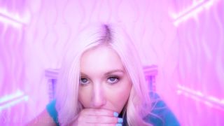 Vera Bliss Unleashes Her Sensual Suck Job Livestream-2