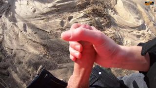 GIRLFRIEND GIVES RISKY QUICK HANDJOB AT A PUBLIC BEACH 1080p-6