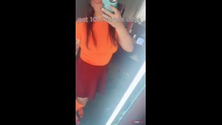 Velma cosplay try on-9