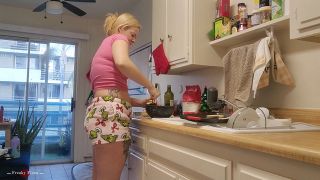  Manyvids   Manyvids FreakyFiona - Christmas Cookie Fun With Mommy - Mommy -2