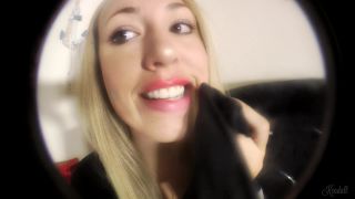 Kendall OlsenMessy-Lipstick-Kisses-5