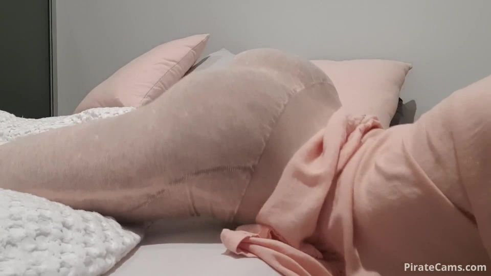 adult video clip 22  webcam | Girl MissAlice 94 in Restless at bedtime again | webcam