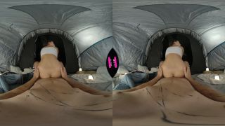 Amazing Sex in a Tent with the Beautiful Paula - Smartphone Vr - Czech-5