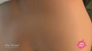 [K2S.CLUB] Miley-Weasel - Miley wird an einem öffentlichen Ort gefickt - FullHD 1080P-6