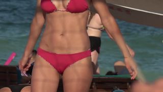 Sublime cameltoe of a beach volleyball player Voyeur!-6