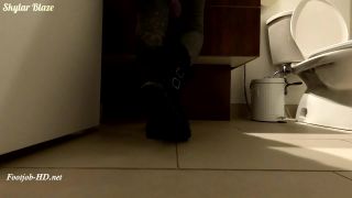 Sweaty Smelly Footjob – Skylar Blaze - [Fetish porn]-3