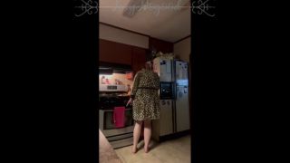 Casting Plugged Housewife-3