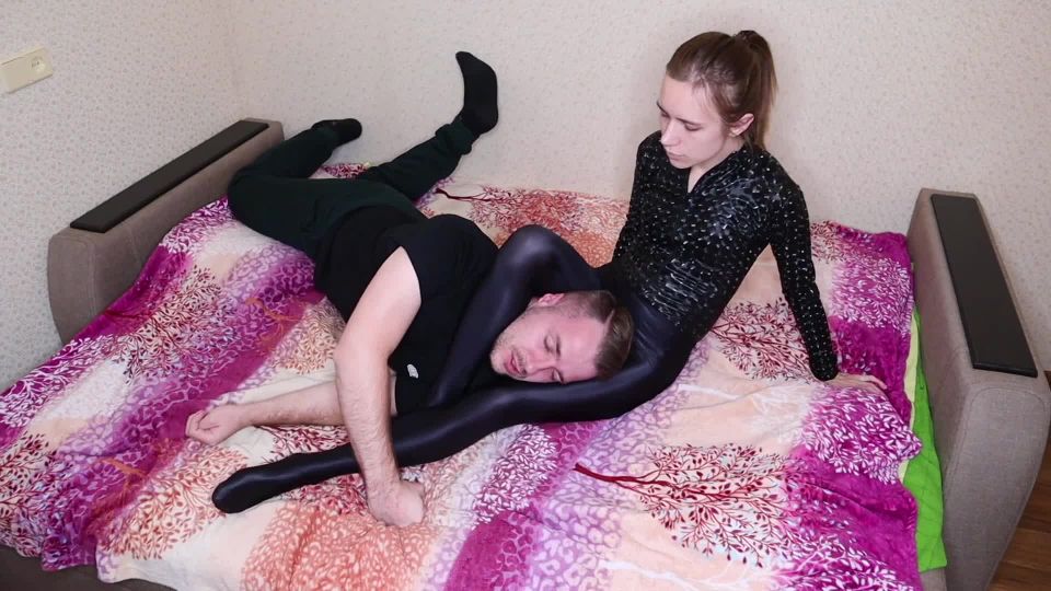 Evelina Domina in Video - Scissorhold before bedtime Sex ...