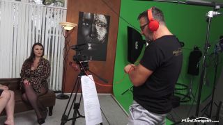 Emma secret  behind the scenes  interview und alle casting vid....-6