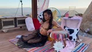 Holly Randall 0gwthi0vviahmv4xm6twd source-8