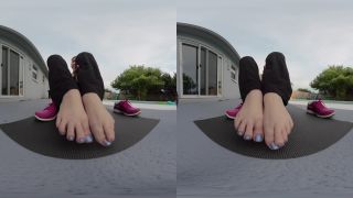 XxSmiley – Stinky Feet - [Webcam]-6