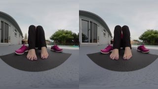 XxSmiley – Stinky Feet - [Webcam]-7